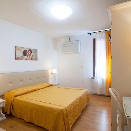 Albergo Ai Tolentini Венеція Екстер'єр фото