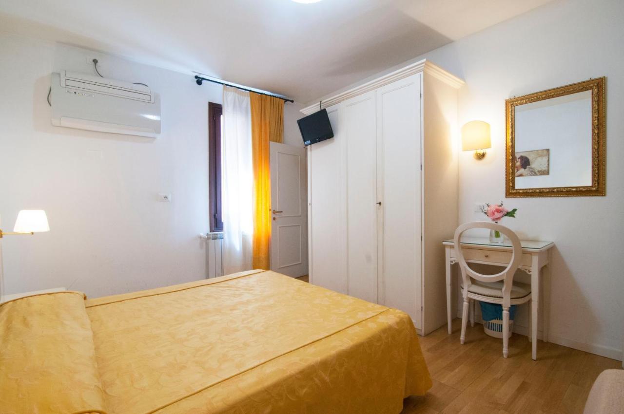 Albergo Ai Tolentini Венеція Екстер'єр фото