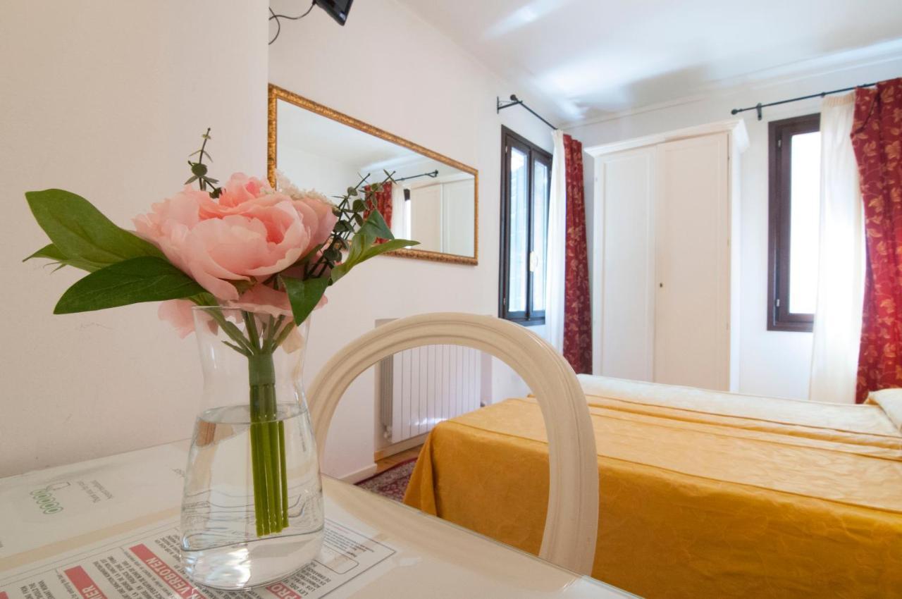 Albergo Ai Tolentini Венеція Екстер'єр фото