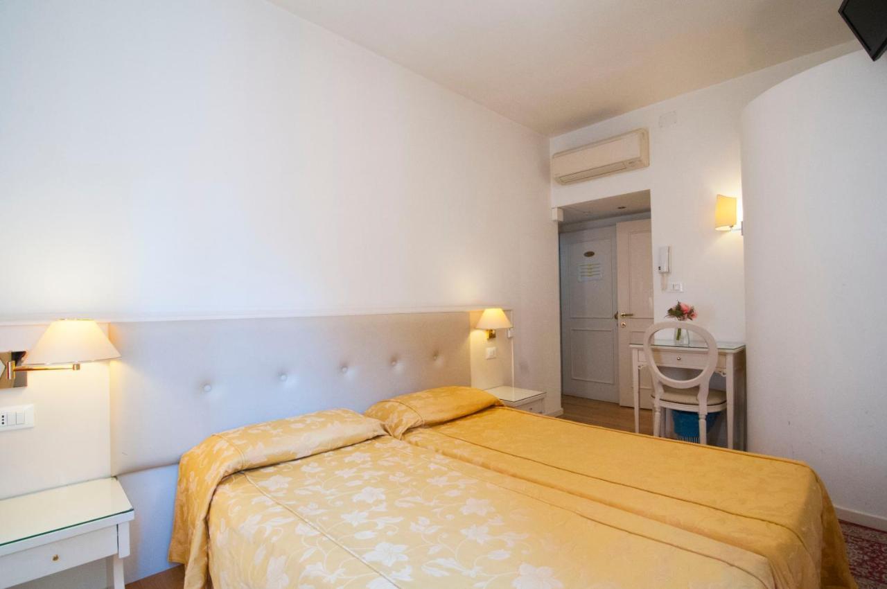 Albergo Ai Tolentini Венеція Екстер'єр фото