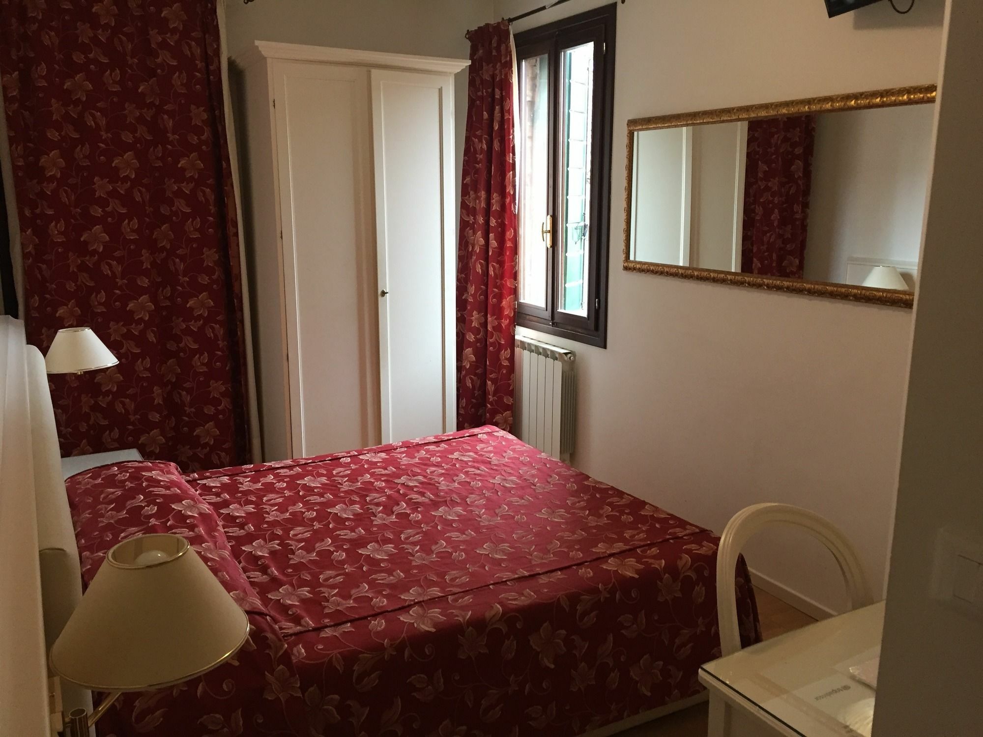 Albergo Ai Tolentini Венеція Екстер'єр фото