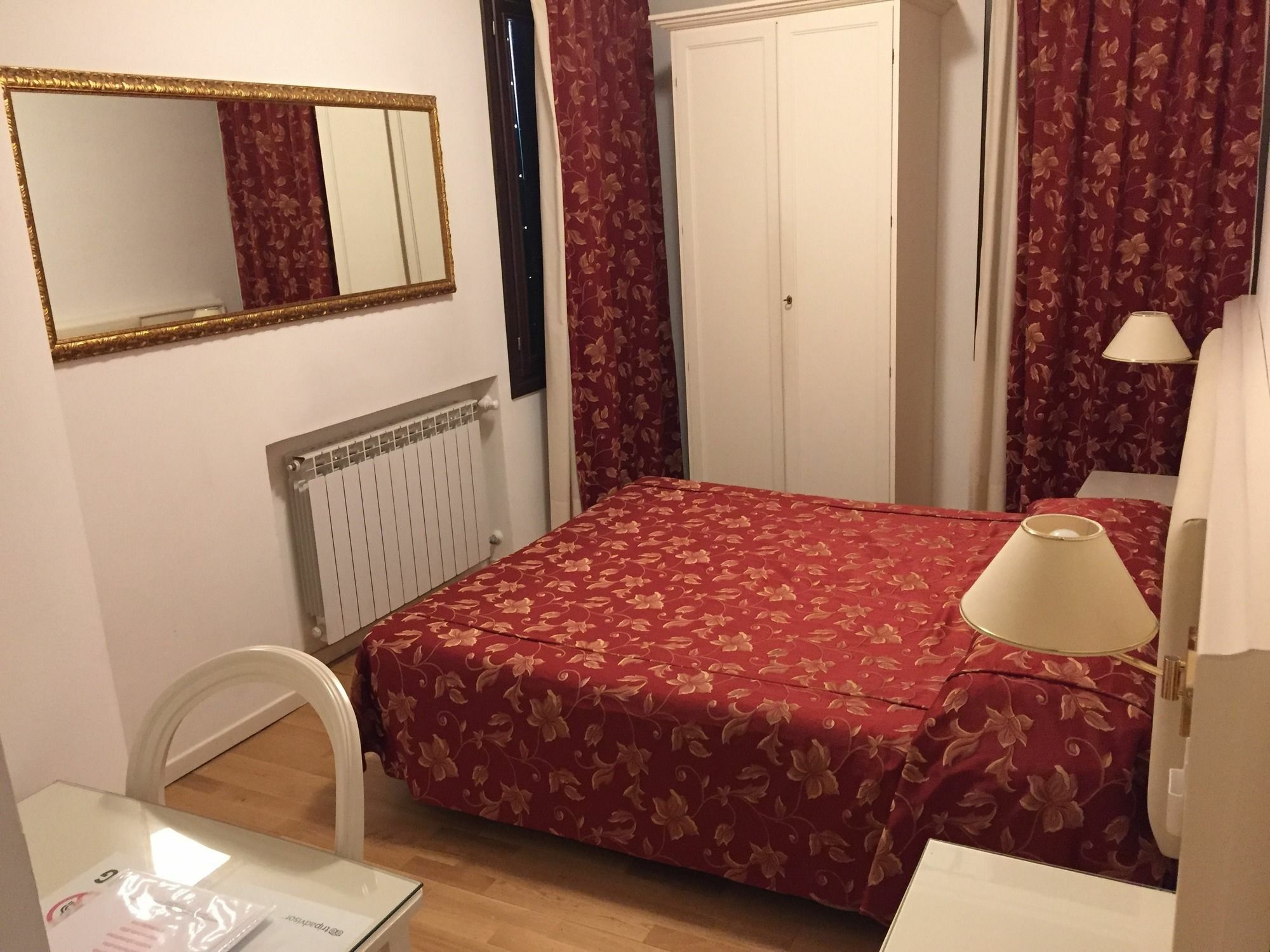 Albergo Ai Tolentini Венеція Екстер'єр фото