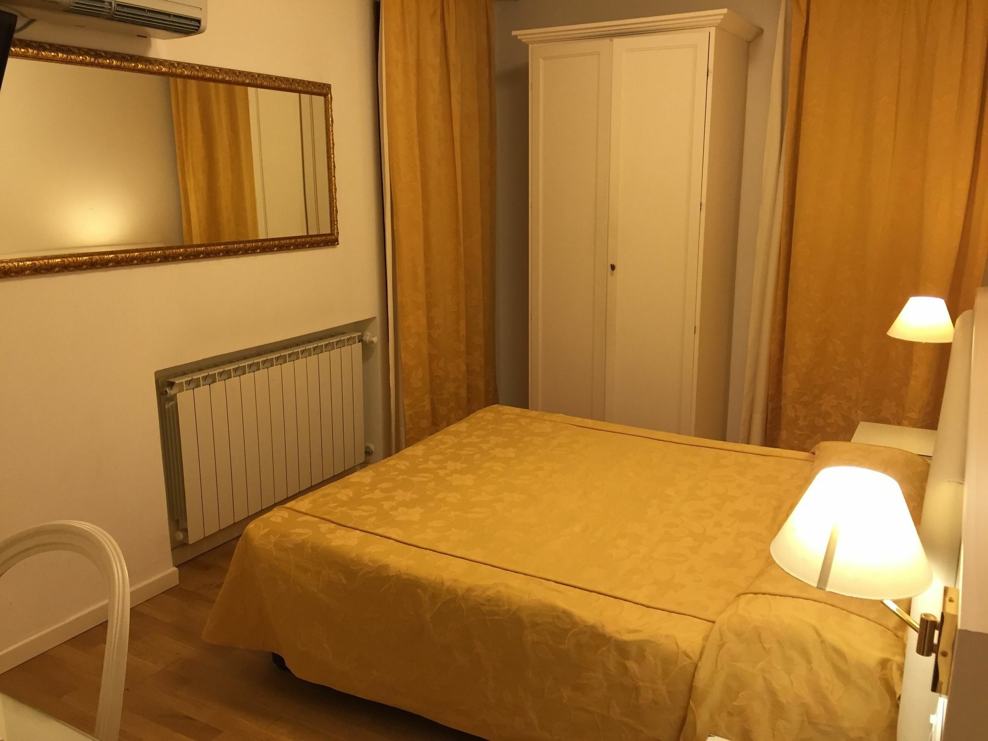 Albergo Ai Tolentini Венеція Екстер'єр фото
